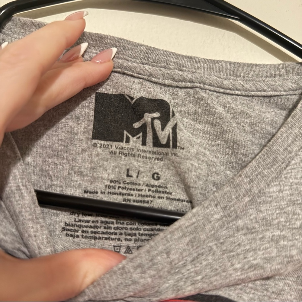 MTV | Gray Tee with American Flag Design - Picture 3 of 4